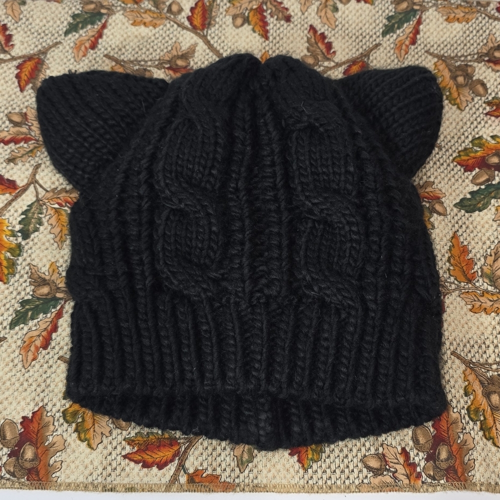 🎃 Black Knit Beanie with Cat Ears